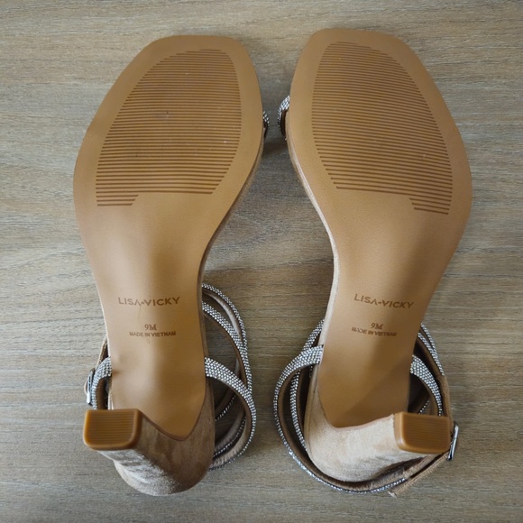 Lisa Vickey Angelic Sandal - Picture 5 of 6